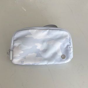 NWT Lululemon Everywhere Belt Bag
